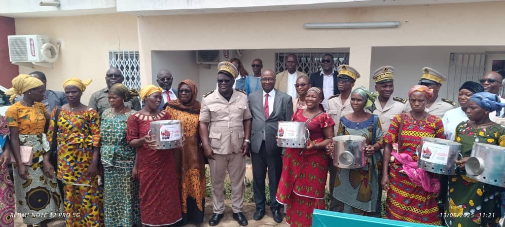 CIRES: Cérémonie officielle de lancement de la distribution des foyers améliorés TIKA dans la région du Tchologo.