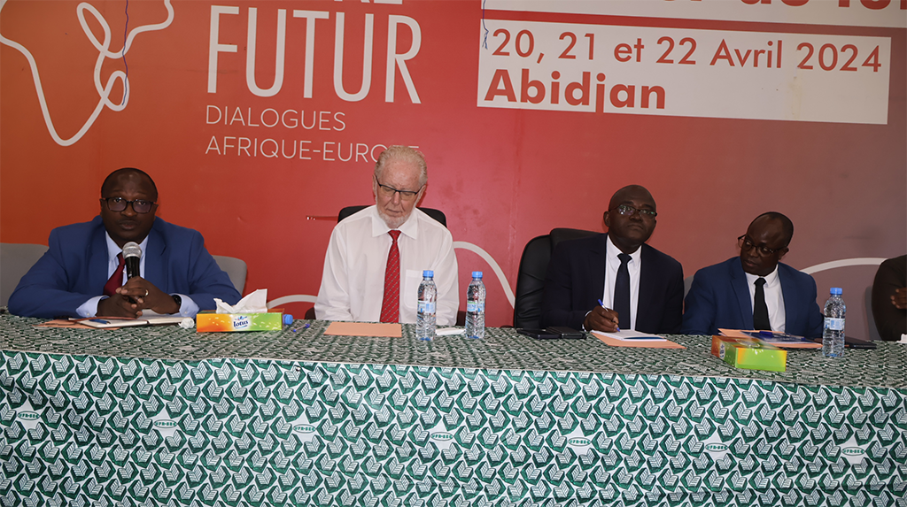 Conférence publique animée par le Professeur Bernard DECALUWE